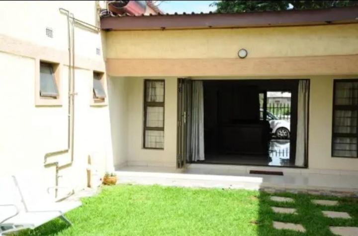 Pillacol Guest House Виктория Фолс Екстериор снимка