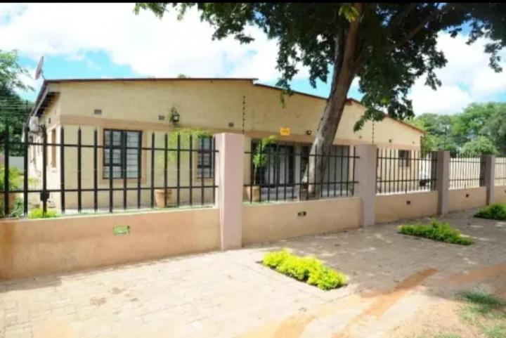 Pillacol Guest House Виктория Фолс Екстериор снимка