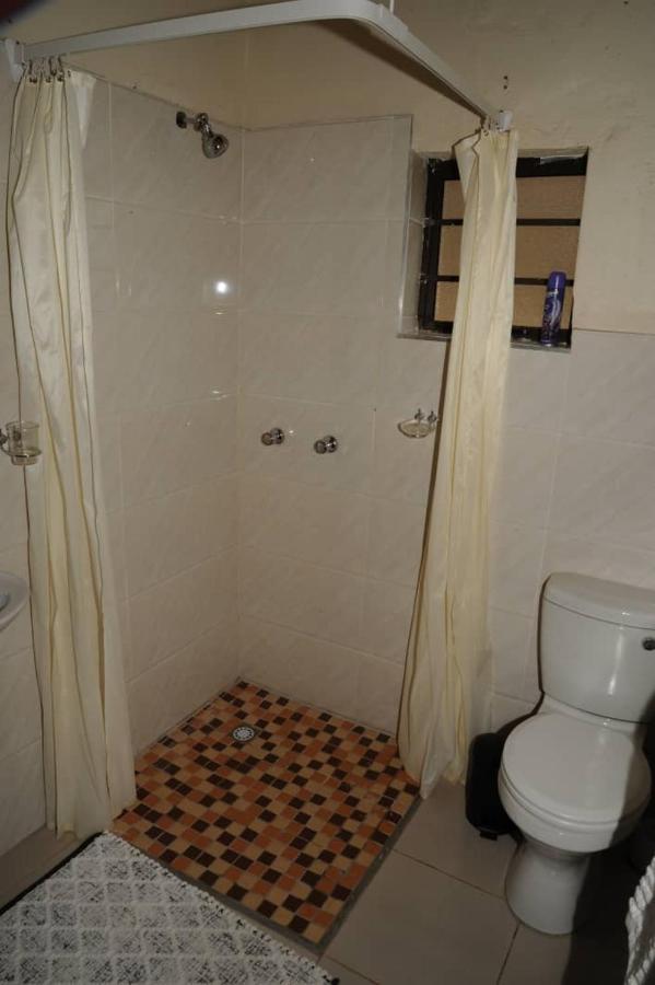 Pillacol Guest House Виктория Фолс Екстериор снимка