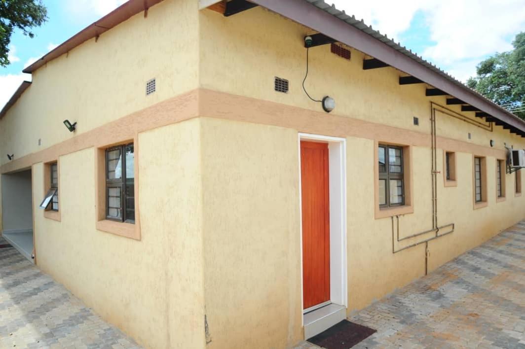 Pillacol Guest House Виктория Фолс Екстериор снимка