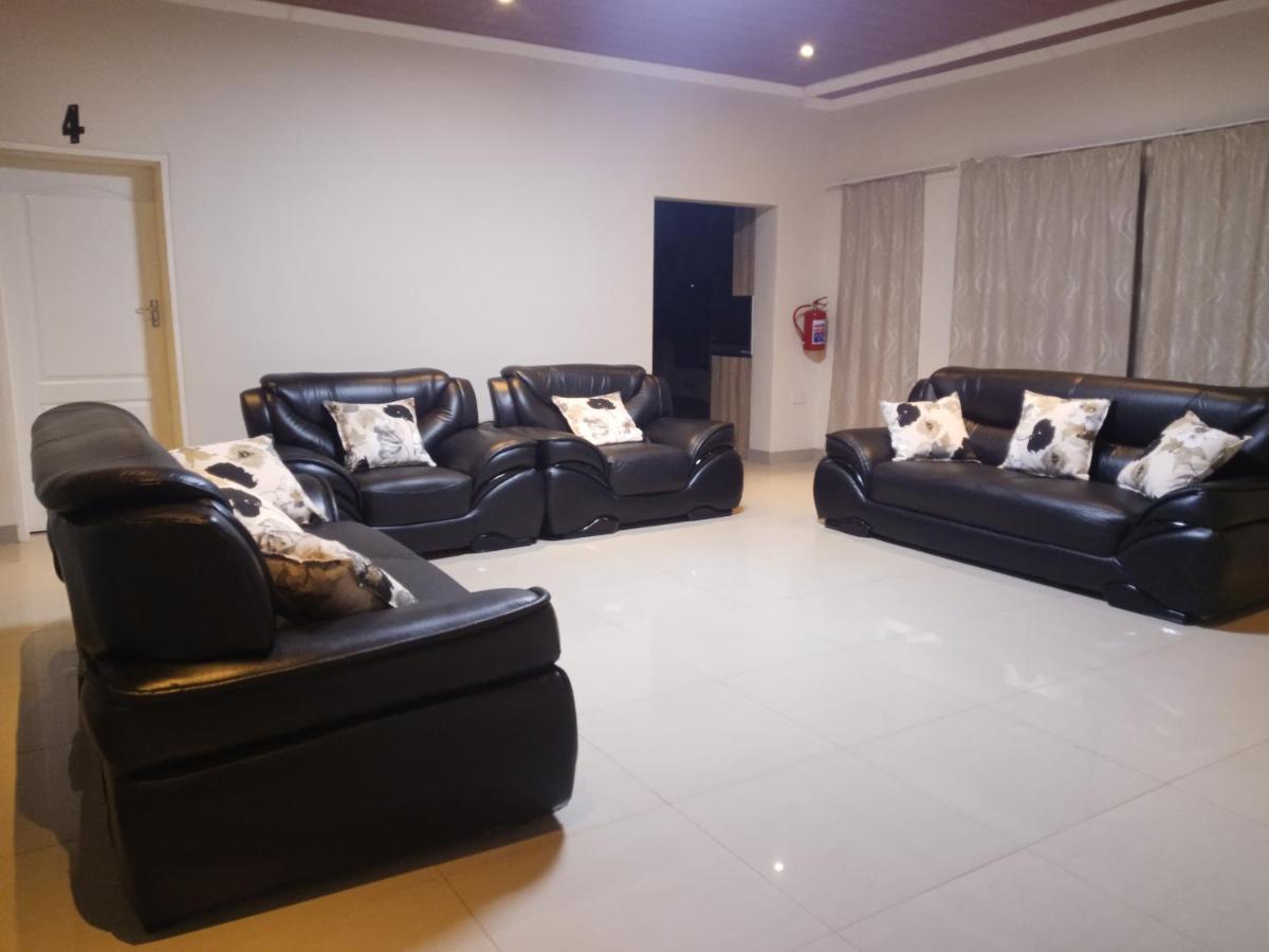 Pillacol Guest House Виктория Фолс Екстериор снимка